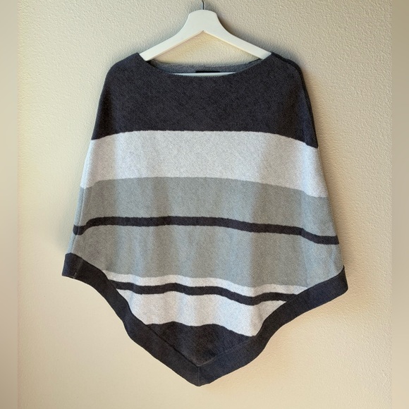 NWT Barefoot Dreams CozyChic Ultra Lite Ocean Breeze Poncho - Picture 3 of 9